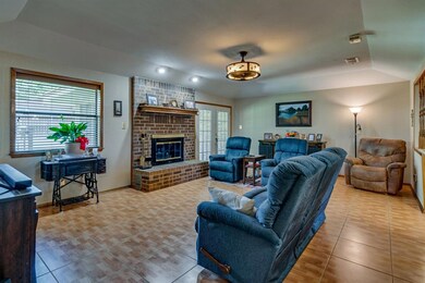 1102 Kay Dr, Weatherford, TX 76086 - photo 6