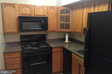 5100 F St SE unit 10, Washington, DC 20019 - photo 2