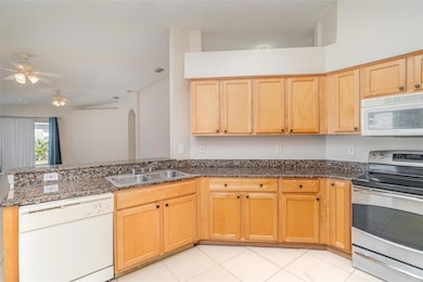 7861 Carriage Pointe Dr, Gibsonton, FL 33534 - photo 6