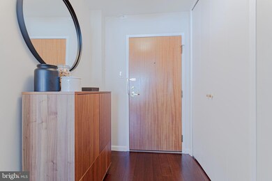 Potomac Plaza Terraces unit 718, Washington, DC 20037 - photo 4