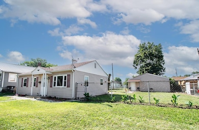 424 Eckart St, Fort Wayne, IN 46806 - photo 2