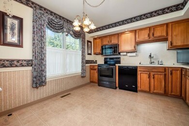 1421 Robert St, Whitehall, PA 18052 - photo 7