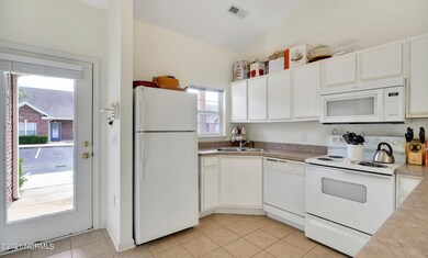320HibiscusWay-07