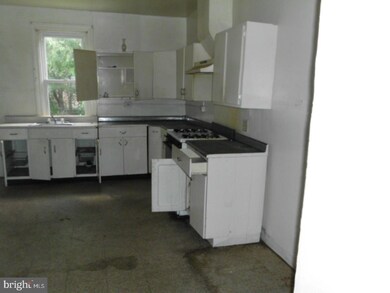 31 N 24th St, Camden, NJ 08105 - photo 2