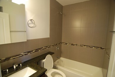 6134 N Washtenaw Ave unit 2R, Chicago, IL 60659 - photo 5