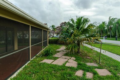 9240 Edgemont Ln, Boca Raton, FL 33434 - photo 4