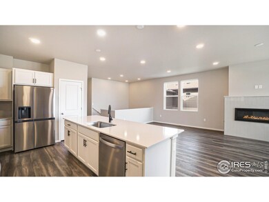 Quartz counters, all stainless appliances