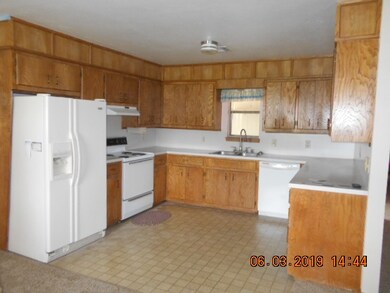 425 E 6th St, Cushing, OK 74023 - photo 7