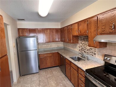 334 Chatham Cir, Warwick, RI 02886 - photo 3