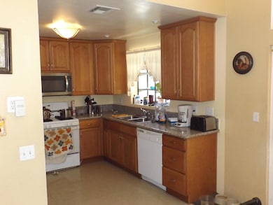 512 E Avenue Q-9, Palmdale, CA 93550 - photo 4