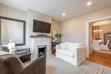 381 W Hubbard Ave-12