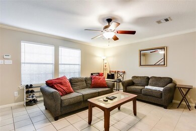 521 E House St unit B, Alvin, TX 77511 - photo 3