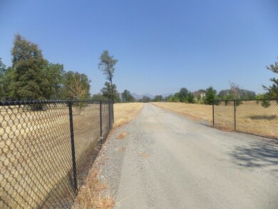 Driveway to house