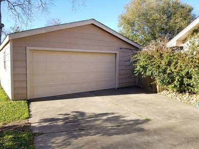 128 Brazos Dr, Bay City, TX 77414 - photo 4