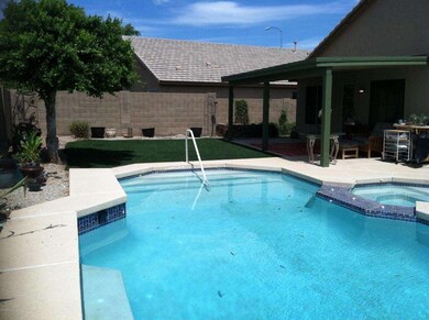POOL W/ SYNTHETIC GRASS