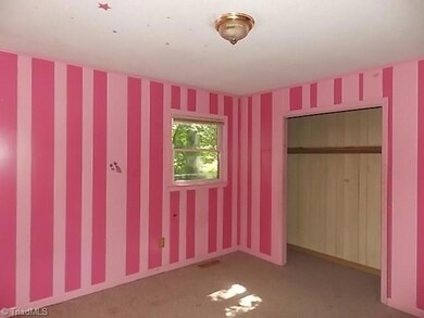 148 W Edgewood Cir, Asheboro, NC 27205 - photo 5