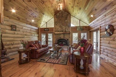 05_212 Tahlequah Trail_GreatRoom_03