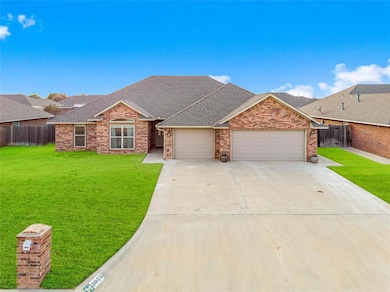Ranch-style house featuring a garage and a front l