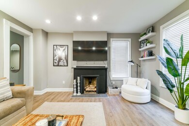 47 E Russell St-19
