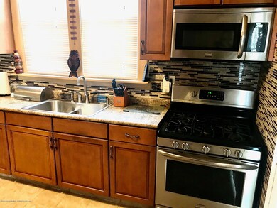 ELM KITCHEN 4