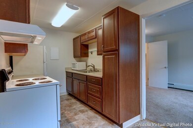 2506 Forget-Me-not Ln unit 3, Anchorage, AK 99508 - photo 6