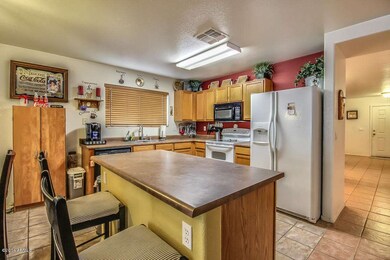 Kitchen, island with breakfast bar