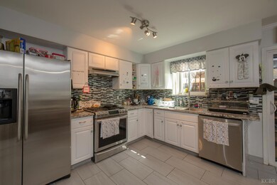 4136 N Thesta St, Fresno, CA 93726 - photo 6