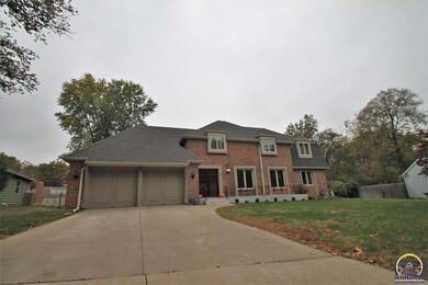 1527 SW Ward Pkwy, Topeka, KS 66604 - photo 3