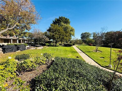 13212 La Jolla Cir unit 307-B, La Mirada, CA 90638 - photo 4