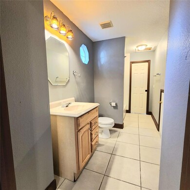 Front Bed En Suite/Guest Bath