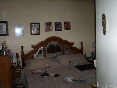 Bedroom Upper Back Unit