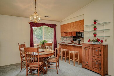 528 NW Buddy Ln, Grants Pass, OR 97526 - photo 3