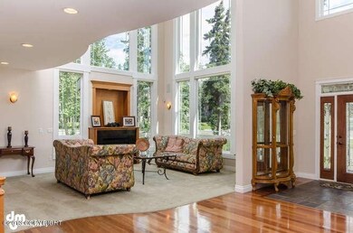 9380 Autumn Ridge Circle-small-005-Livin