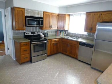 2122 Mellwood Ct, Toledo, OH 43613 - photo 2