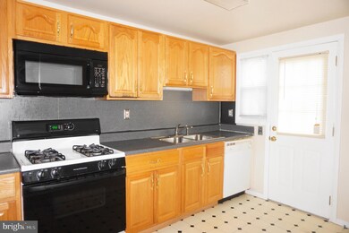 1006 Middleborough Rd, Essex, MD 21221 - photo 6