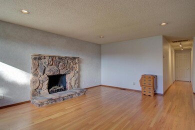1558 Valley View Dr, Medford, OR 97504 - photo 3