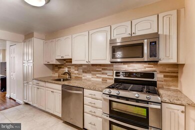 1052 Foxchase Ln, Essex, MD 21221 - photo 5