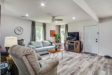 228 Huron St, Cleburne, TX 76031 - photo 4