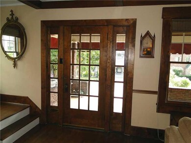 Entry/Foyer.