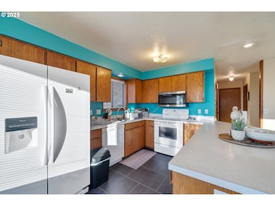 126 N Harbor St, Rockaway Beach, OR 97136 - photo 6