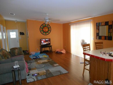 Kitchen to Familyroom