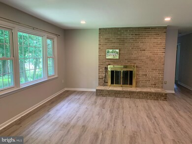 100 Oakton Rd, Gaithersburg, MD 20877 - photo 5