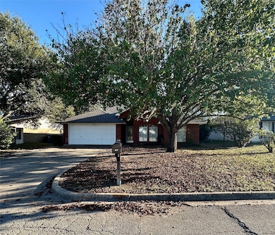 205 N Meadowview Dr, Waxahachie, TX 75165 - photo 3