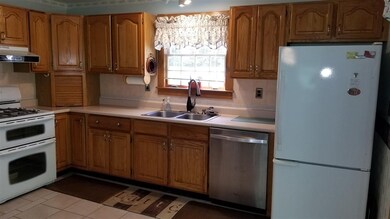 9 Elm St, Effingham, NH 03882 - photo 3