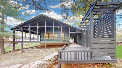 107 S Pond Cir, Dingmans Ferry, PA 18328 - photo 6