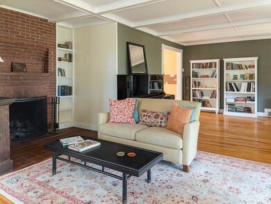 Additional view of living area