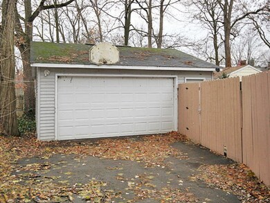 263-445496-garage exterior