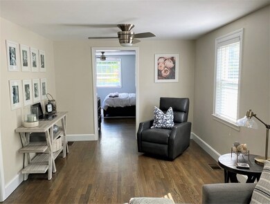 17 Jasper St, Saugus, MA 01906 - photo 4