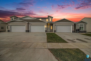 3603 S Broek Dr, Sioux Falls, SD 57106 - photo 2