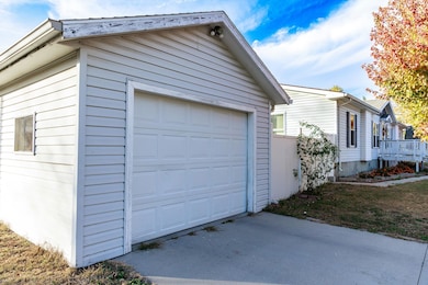 572 25th Ave, Columbus, NE 68601 - photo 3